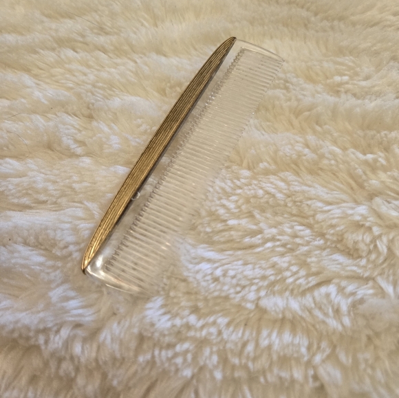Vintage Gold Makeup Kit Clutch - Picture 13 of 16